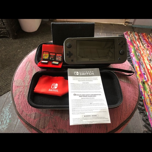 Nintendo switch Pokémon… gray… five games.